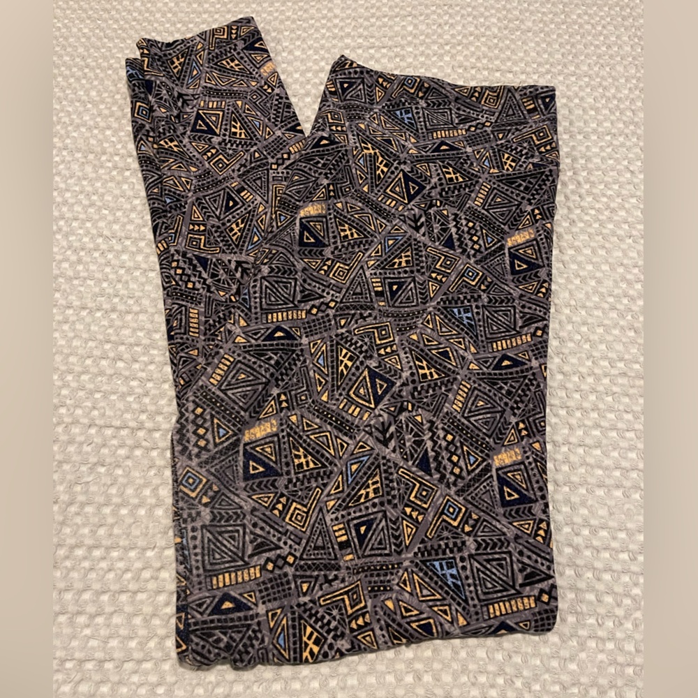 LuLaRoe Grey Leggings – Black & Gold Tribal Print